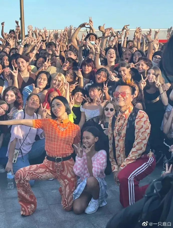 学生流行歌曲体操舞_流行体操舞视频大全学校体操_体操流行舞歌曲学生可以唱吗