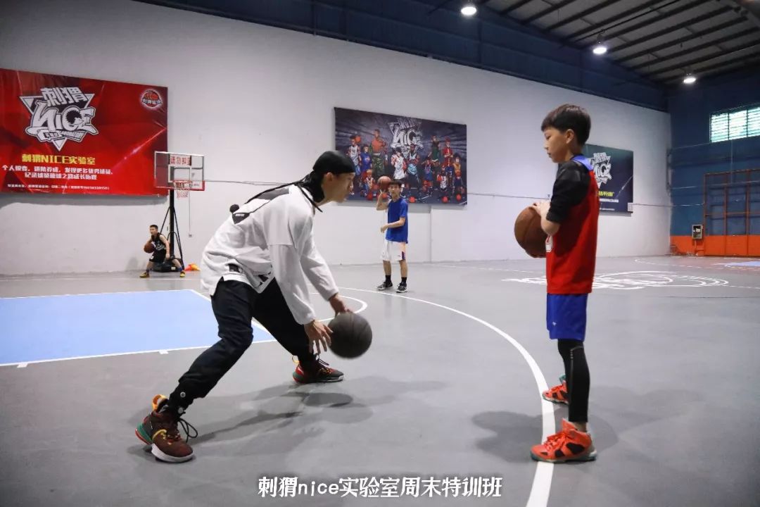 光明篮球学校_光明篮球训练营_光明坝篮球赛冠军名单