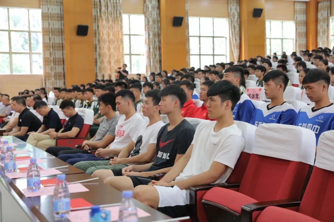 光明篮球训练营_光明坝篮球赛冠军名单_光明篮球学校