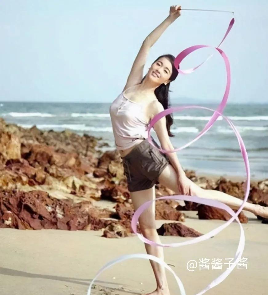 姜涵文游泳_姜文游泳照_姜文文游泳冠军是哪一年