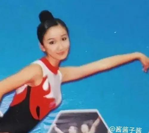 姜文文游泳冠军是哪一年_姜文游泳照_姜涵文游泳