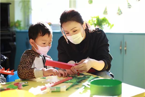 姜涵文游泳_姜文文游泳冠军是哪一年_姜文游泳照
