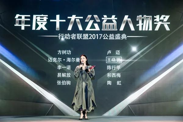 姜文游泳照_姜文文游泳冠军是哪一年_姜涵文游泳