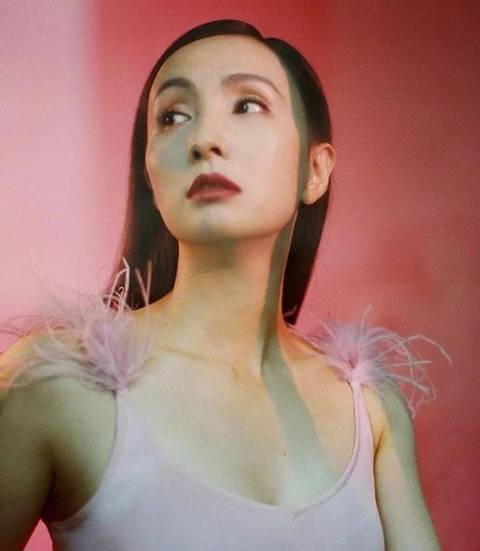 她是花式游泳冠军，一次偶然开启演艺之路，25岁已成双料影后  | 金鸡百花·光影魅力
